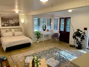 Charming City Suite - Image 2