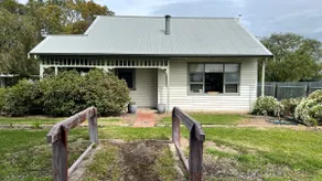 Mundulla Cottage and Cabins *Cottage* - Image 3