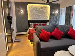 Elite Lounge|Luxe Suite|Near Airport|55” Smart TV| - Image 2