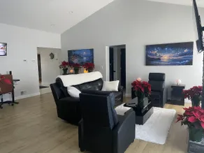 Stunning 3 Bedroom 2 Bath Modern and ready for you - Image 2