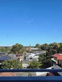 Almost Brand New1 bedder apt next to Enfield Hotel - Image 5
