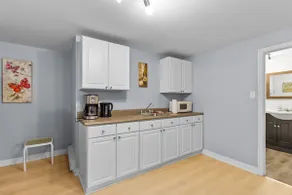Cozy 2BR Loft Fast WiFi Parking - Image 5