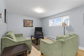 Cozy 2BR Loft Fast WiFi Parking - Image 2