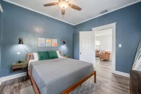 Spacious Blue Bungalow in Historic District | 3BR - Image 4