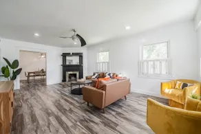 Spacious Blue Bungalow in Historic District | 3BR - Image 5