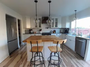 Bright & Stylish Home Stay Minutes from Wineries - Image 3
