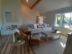 Bright & Stylish Home Stay Minutes from Wineries - Image 2
