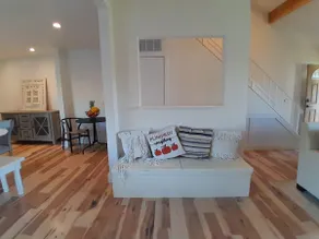 Bright & Stylish Home Stay Minutes from Wineries - Image 4