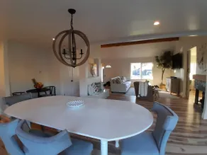 Bright & Stylish Home Stay Minutes from Wineries - Image 5