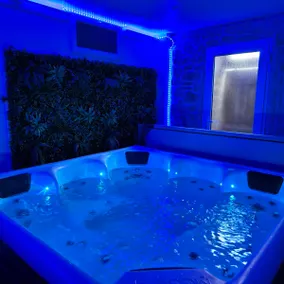 Enchanted jacuzzi & sauna break 1 or 2 people - Image 2