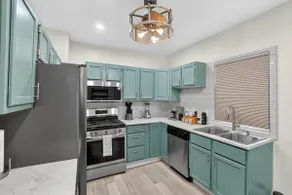 Stylish, creative district apt near downtown - Image 3