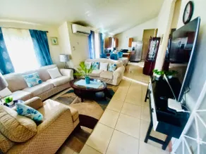 Mountain View Haven- 3 mins to the beach - Image 1