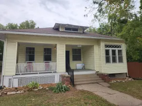 Sunflower house in Lovely Lawrence Kansas - Image 3