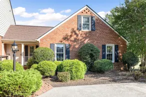 Peaceful Brick Cottage w/ Sunset Mtn Views - Image 3