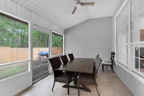 Stylish Spacious Modern 4BR@Beach College Central - Image 3