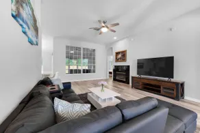 Stylish Spacious Modern 4BR@Beach College Central - Image 2