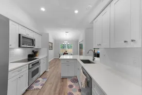 Stylish Spacious Modern 4BR@Beach College Central - Image 5