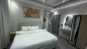 New hotel apartment, smart entry, near the Corniche - Image 4