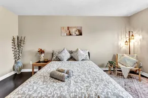 The 4BR Mississauga Hideout | Clean, Cozy & Modern - Image 3