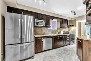 The 4BR Mississauga Hideout | Clean, Cozy & Modern - Image 4
