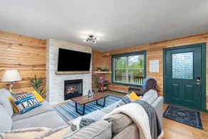 Family Friendly - Private Hot Tub and Lake View - Image 3
