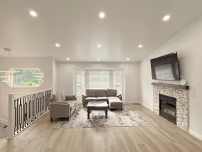 South Everett Spacious and Modern Home - Image 5