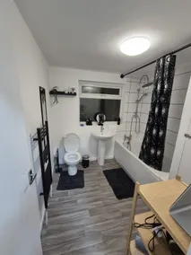 City Escape Stylish 4 bedroom house in Nottingham Sleep 9 - Image 5