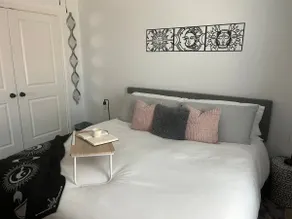 Moonlight Retreat • Cozy Modern 1/1 Apartment - Image 2
