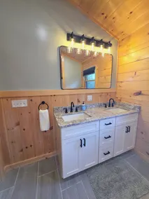 Luxurious Log Cabin- with central AC and firepit! - Image 3