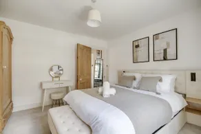 Riverside Cottage Retreat Hertford Town Sleeps 6 - Image 2