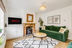 Riverside Cottage Retreat Hertford Town Sleeps 6 - Image 3