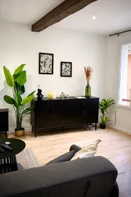 Urban Jungle - Designer 1-bedroom apartment with air conditioning - Image 2