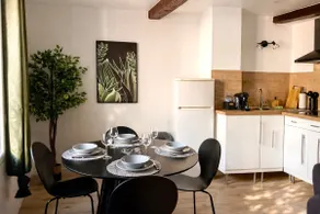 Urban Jungle - Designer 1-bedroom apartment with air conditioning - Image 3