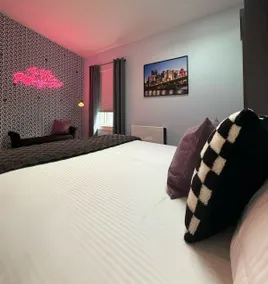 Trendy 3 Story Lawrenceville Home | Sleeps 8 + Pkg - Image 5