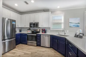 1 block to the beach! Dog friendly! Two pools! - Image 2