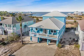 1 block to the beach! Dog friendly! Two pools! - Image 5