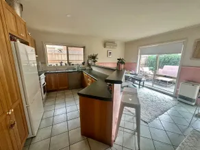Relaxing poolside house in prime beach location - Image 5