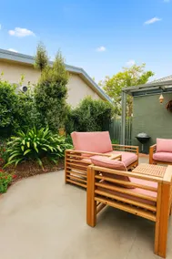 Relaxing poolside house in prime beach location - Image 4