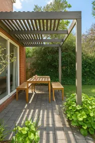 Relaxing poolside house in prime beach location - Image 4