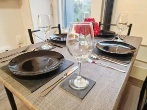 Modern flat in an affluent area for up to 6 guests - Image 3