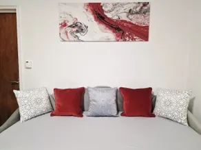 Modern flat in an affluent area for up to 6 guests - Image 5