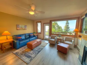 Lakefront Lower 1 Bedroom Condo - Image 3