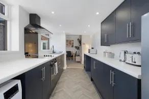 New! 4BR in Durham Road - Image 4