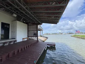 Dockside Fishing Retreat on the Bayou - Image 2