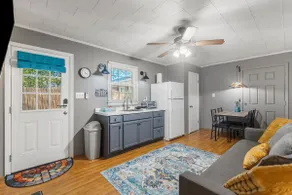 1BR King Suite Near GVL w/ Kitchenette - Image 3