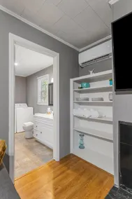 1BR King Suite Near GVL w/ Kitchenette - Image 4
