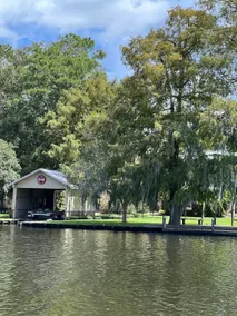 Cypres House on the River - Image 4