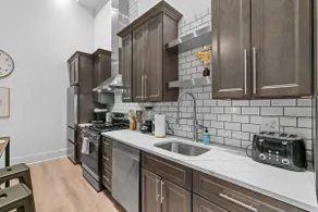 Chic Loft Style HighEnd King Suite~ 2Parking Spots - Image 3