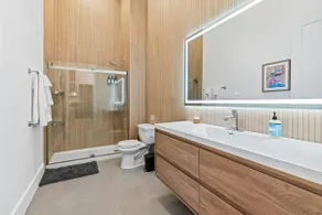 Chic Loft Style HighEnd King Suite~ 2Parking Spots - Image 5