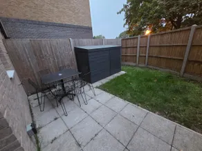 Luxurious 3 Bed & 3 Bath Hatfield House with Balcony View & Terrace Garden - Image 3